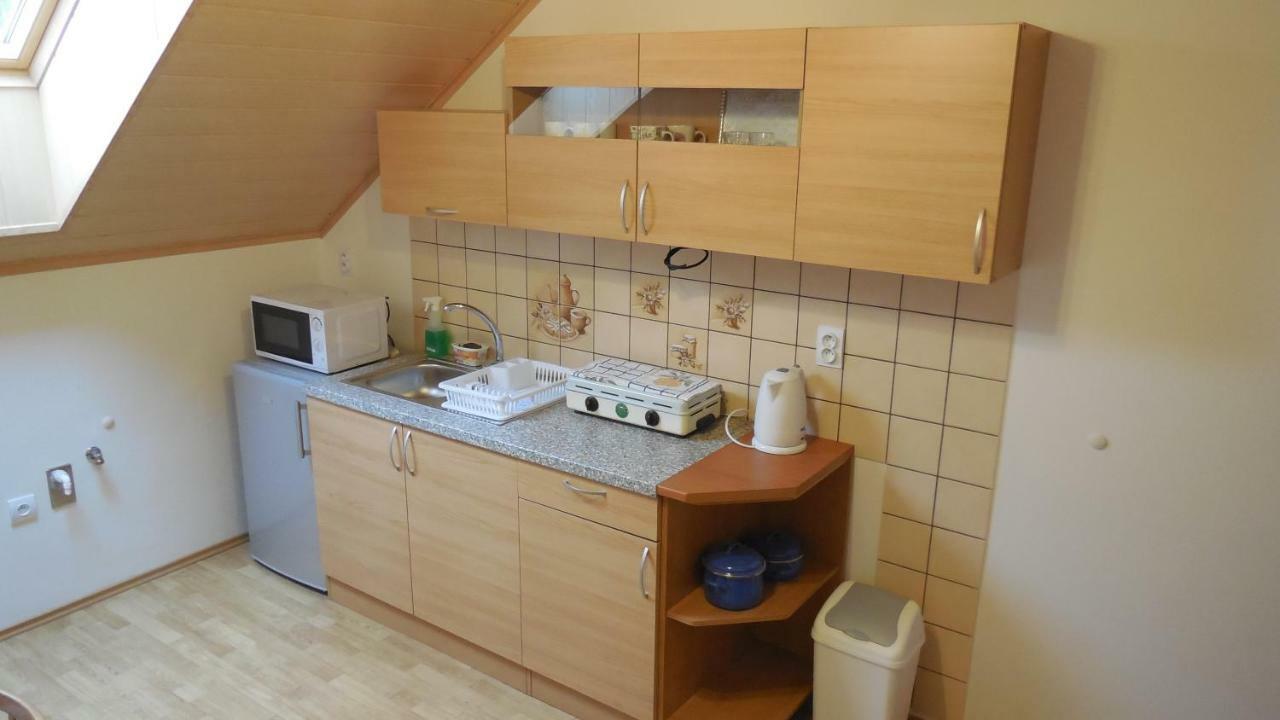 Privat Pod Kostolom - Ubytovanie Valča Eksteriør bilde