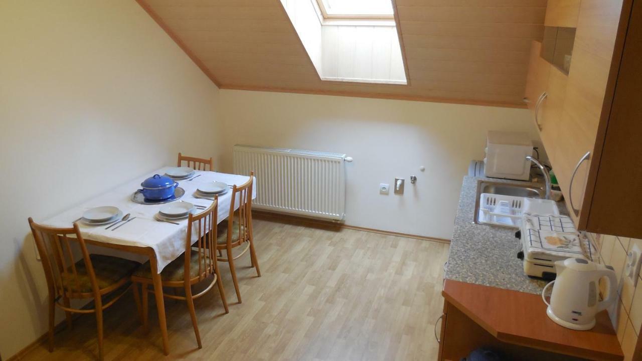 Privat Pod Kostolom - Ubytovanie Valča Eksteriør bilde
